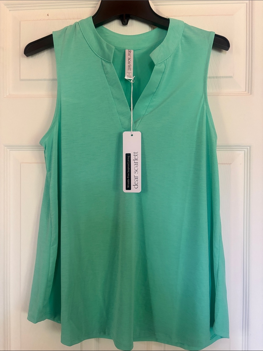 BNWT Dear Scarlett Polish Me Up Mint Green Sleeveless V-Neck Tank Top